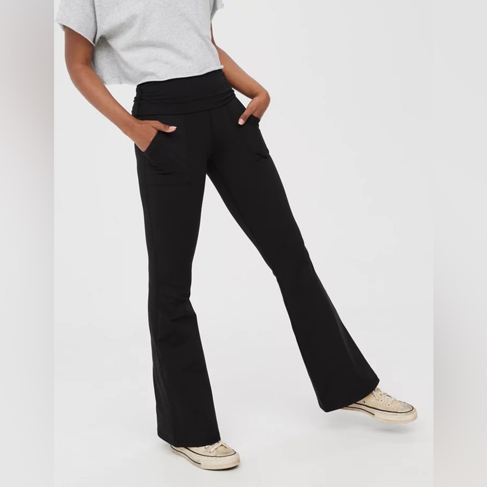 NWT- Offline By Aerie The Hugger Foldover Flare Leggings size:‎ S - Picture 2 of 9
